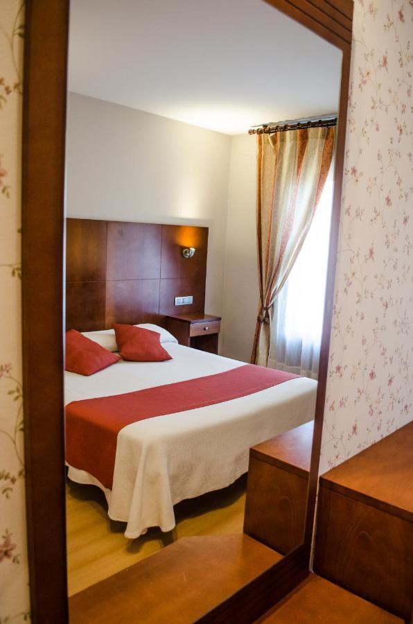Hotel Jaques Jaca Exterior photo